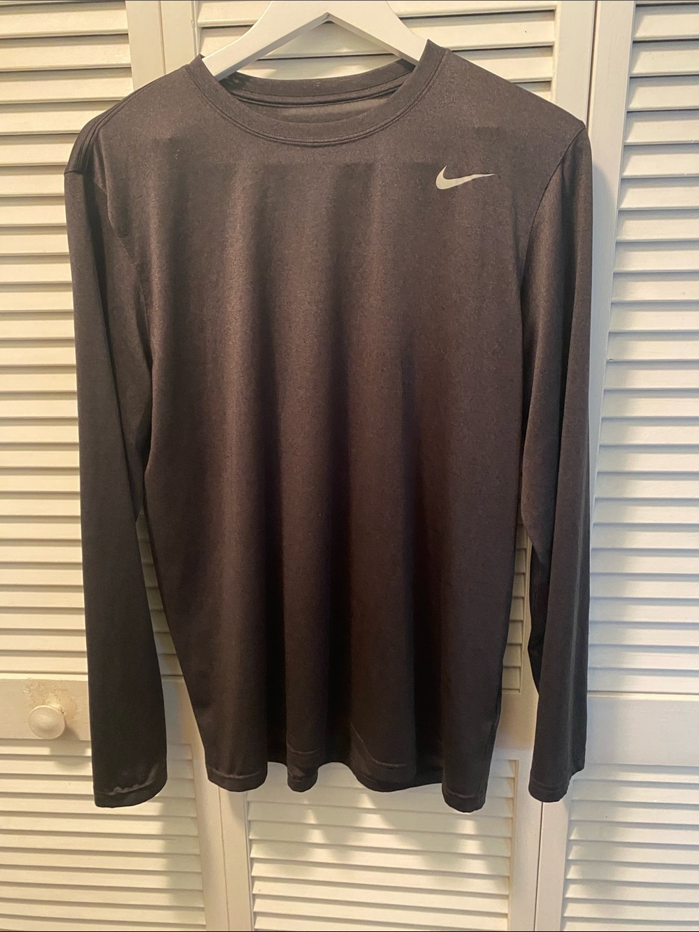 Nike Men’s Size L Dark Charcoal Gray Long-Sleeve Athletic Crew Shirt